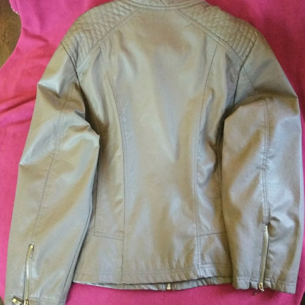 Ladies Coat - Picture 3 of 8